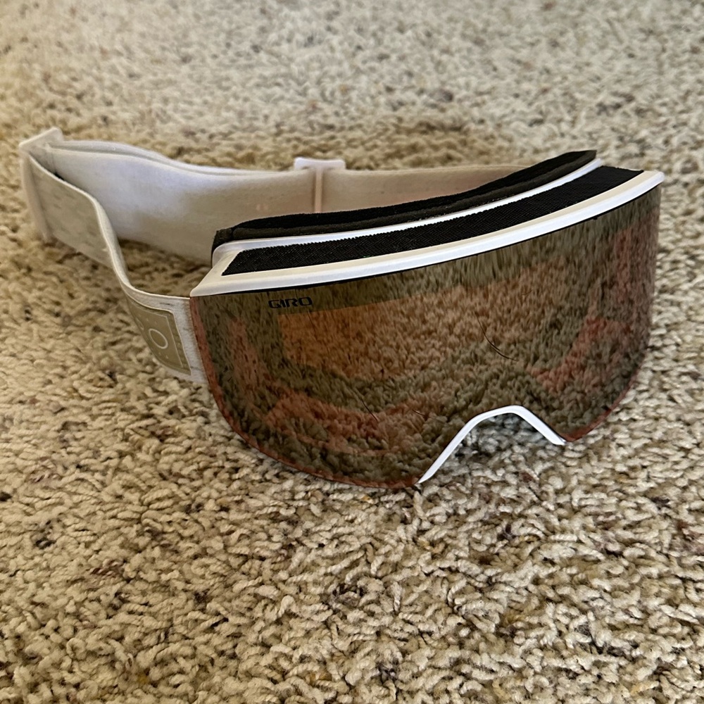 Giro Vivid Optics by Zeiss ski goggles with magnetic lens white color